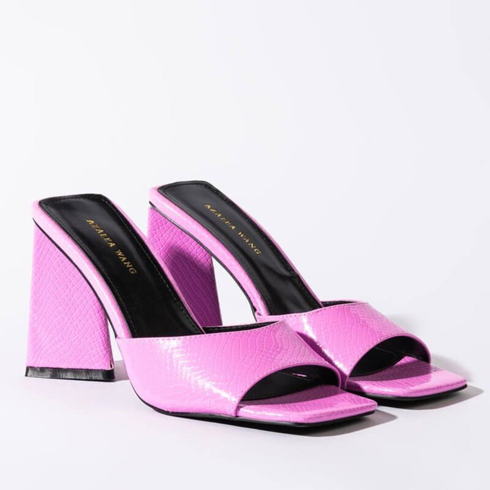 SHOP FOOTWEAR FASHION 101: SIZE 7.5 10 at SATURDAY SHOE CLEARANCE AUCTION - Picture 6 of 8